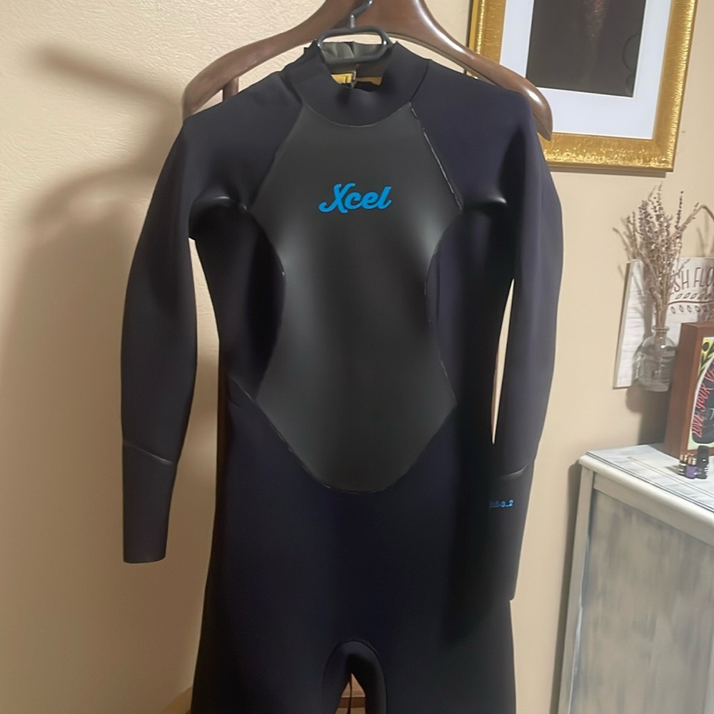 Xcel back-zip full 3/2 wetsuit, size 8